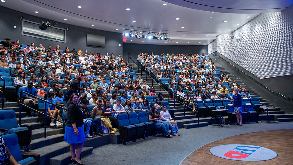 New Freshman in the Auditorium, Group Photo