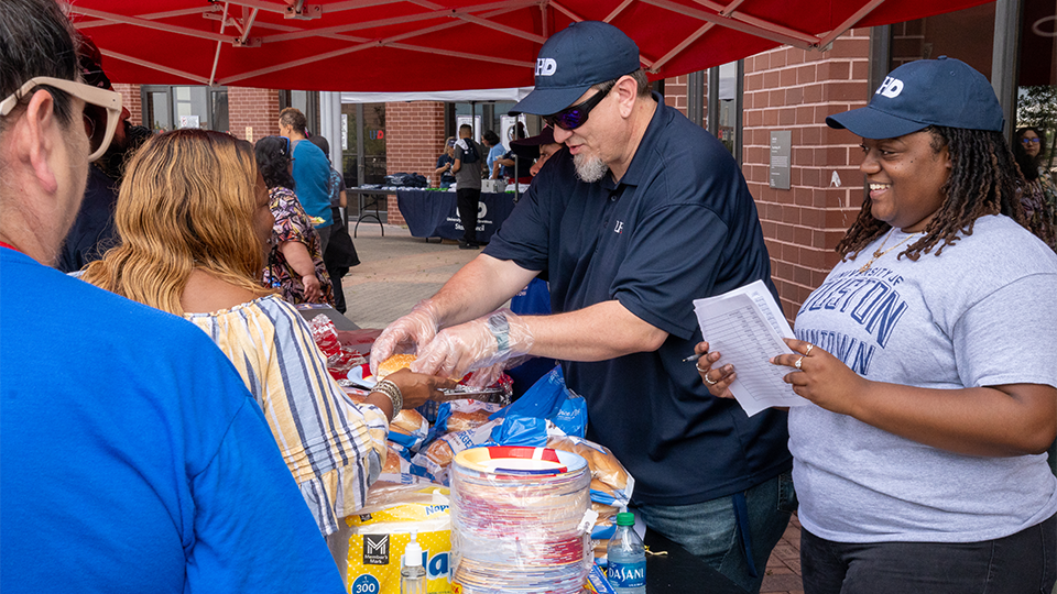 Staff Council Serving food to UHD Community