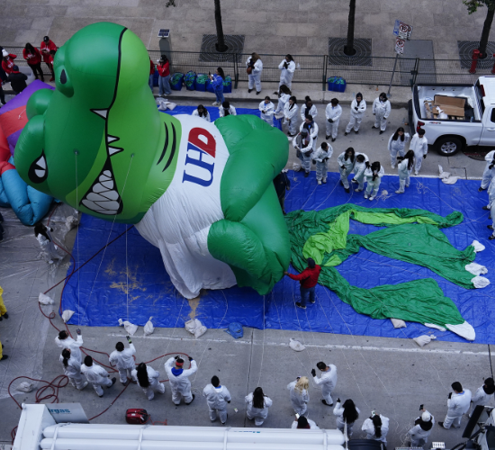 Alligator parade float at the heb thanksgiving day parade in 2025. The balloon is the mascot for the university of houston downtown.